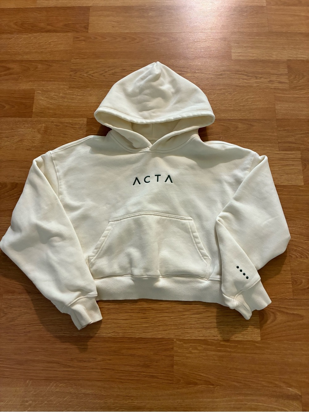 ACTA Cream Cropped Hoodie